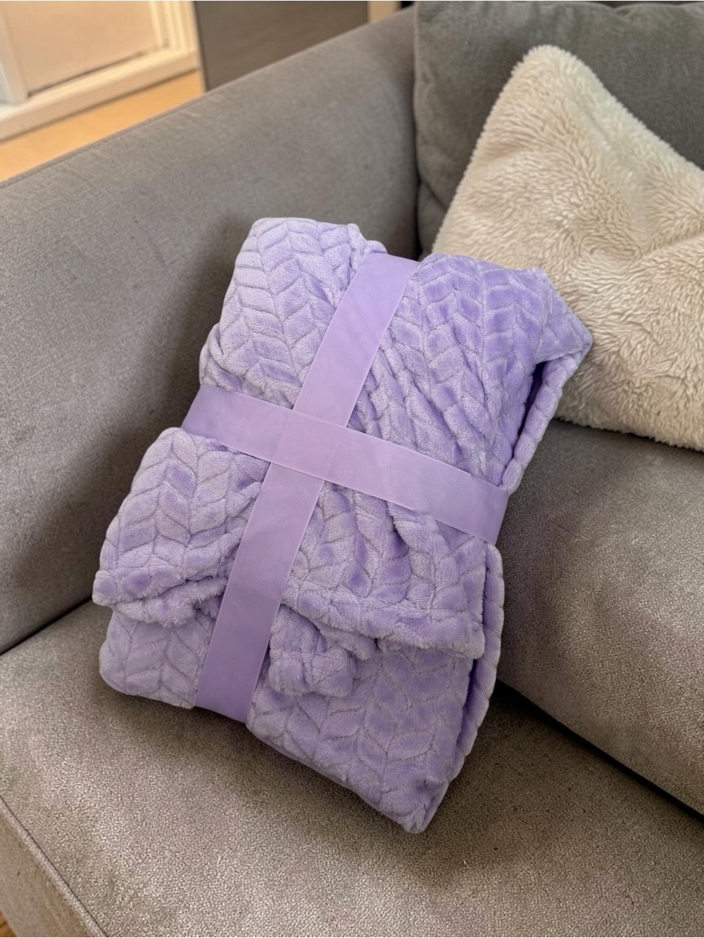 Plush Cable-Knit Throw Blanket in Lavender - Soft Home Bedding - Picture 2 of 3